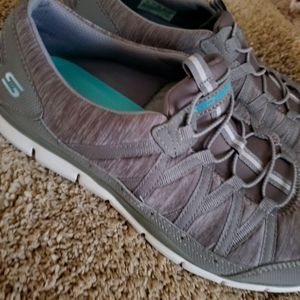 NEW Size 10 SKECHERS memory foam slip-on sneakers